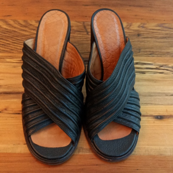 Chie Mahara Mules - Picture 2 of 7